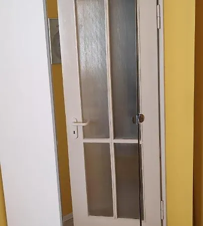 2 Bedroom Near Central Station - Only 5 Minutes To Oktoberfest!!